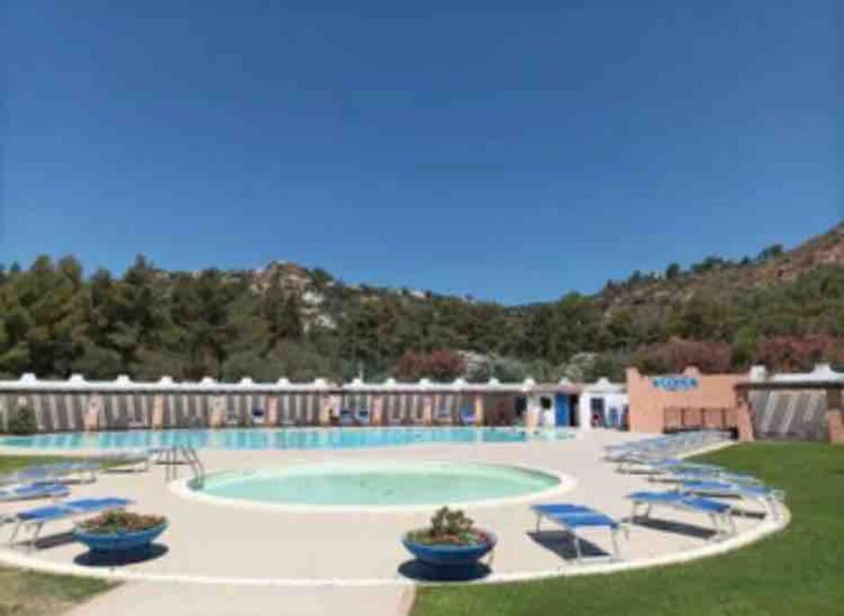 Casa L'Orizzonte Azzurro Villa Pula Eksteriør bilde