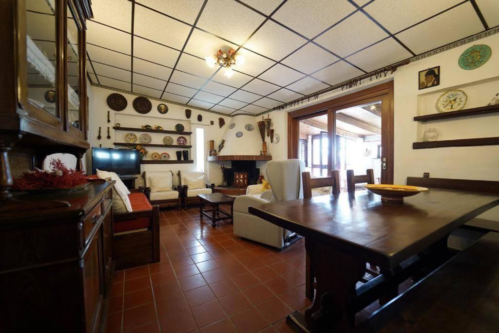Casa L'Orizzonte Azzurro Villa Pula Eksteriør bilde